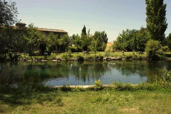 Mas Le Pont Des Aubes Panzió L'Isle-sur-la-Sorgue Kültér fotó