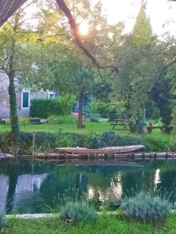 Mas Le Pont Des Aubes Panzió L'Isle-sur-la-Sorgue Kültér fotó